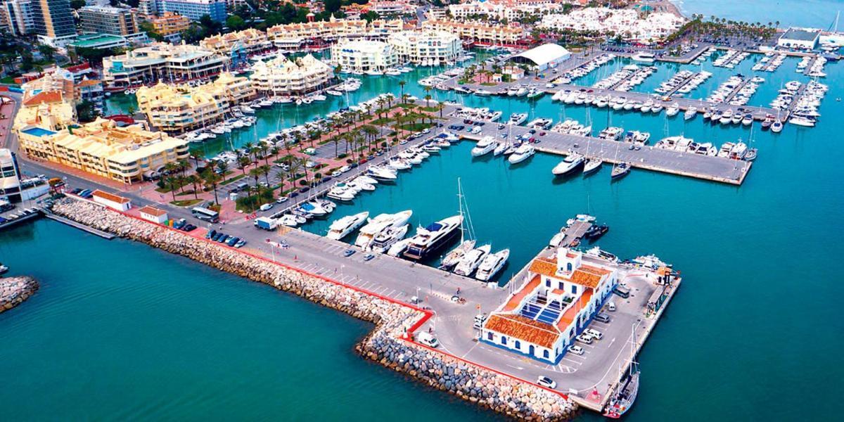 Puerto Marina Luxury Apartment With Sea Views เบนัลมาเดนา ภายนอก รูปภาพ