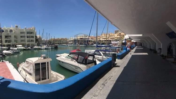 Puerto Marina Luxury Apartment With Sea Views เบนัลมาเดนา ภายนอก รูปภาพ