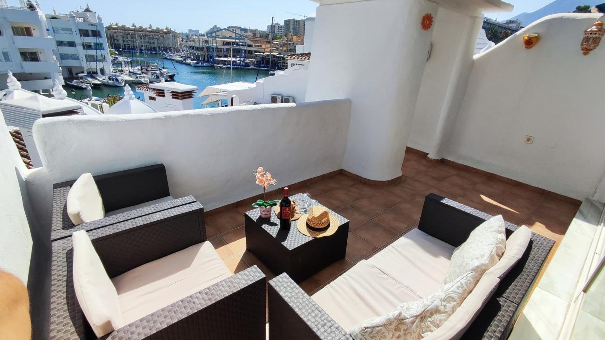 Puerto Marina Luxury Apartment With Sea Views เบนัลมาเดนา ภายนอก รูปภาพ